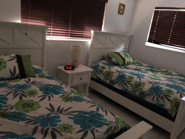  Luxury Kosher 3 or 4 Bedroom Villa - Heated Pool - Beautiful Neighborhood close