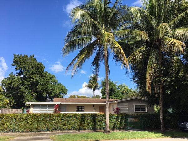  Luxury Kosher 3 or 4 Bedroom Villa - Heated Pool - Beautiful Neighborhood close