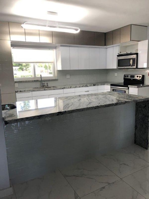  Luxury Kosher 3 or 4 Bedroom Villa - Heated Pool - Beautiful Neighborhood close