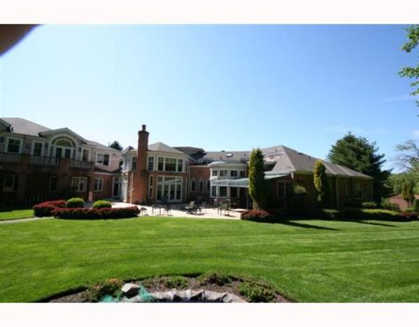 Royal Living Monsey Mansion 18 bedroom