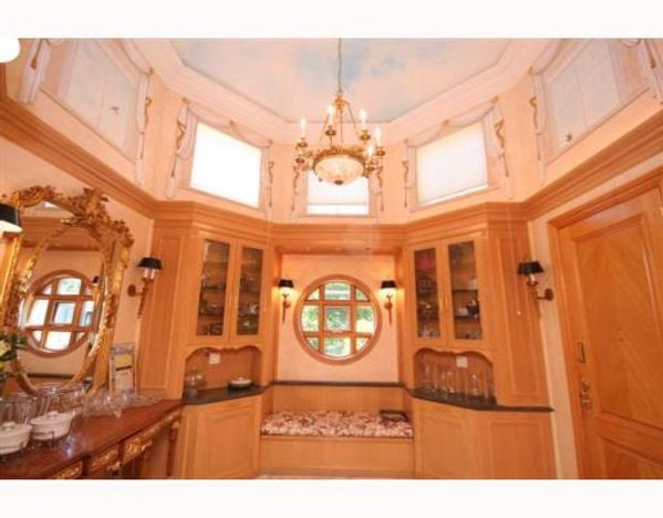 Royal Living Monsey Mansion 18 bedroom