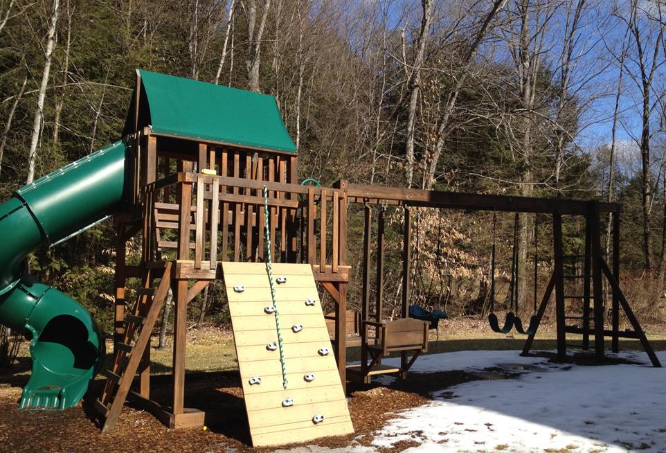 11 BEDROOM  NEWLY  MODERNIZED ALL YEAR VACATION HOME ENJOY  OUR MASSIVE SCENIC GROUNDS