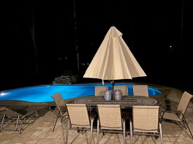 Hampton’s Haven: Hot Tub & Game room year round! Please see calendar.