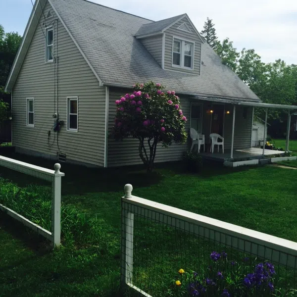 BEAUTIFUL  4 BR  HOME. THE PERFECT LOCATON  MASSIVE BEAUTIFUL GROUNDS HUD APPROVED. 