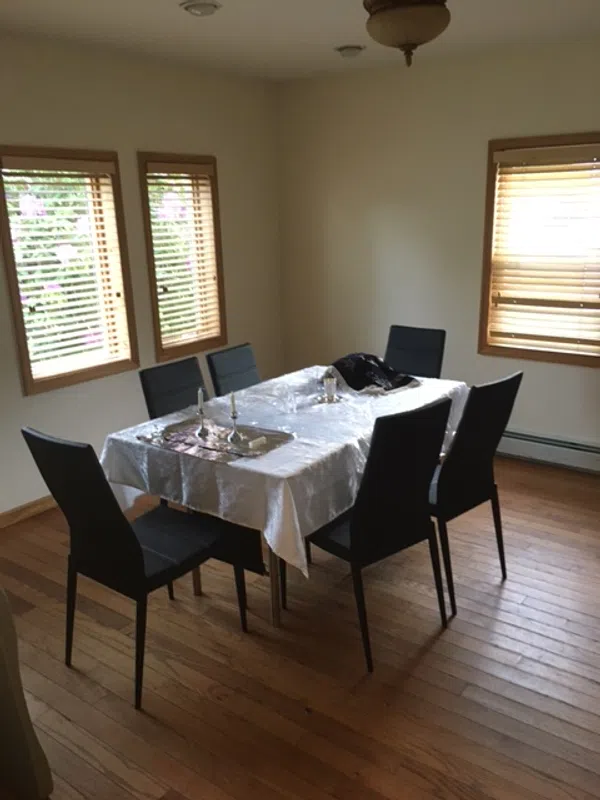 BEAUTIFUL  4 BR  HOME. THE PERFECT LOCATON  MASSIVE BEAUTIFUL GROUNDS HUD APPROVED. 