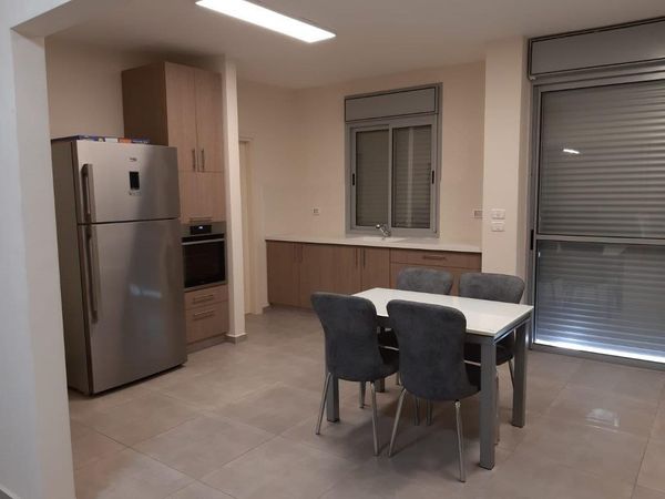 Strauss 4 bedroom luxurious spacious apartment