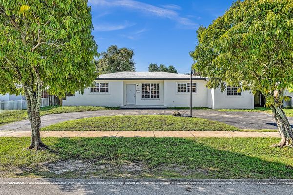 Beautiful REASONABLE 4 Bed 3 Bath fully stocked Villa  