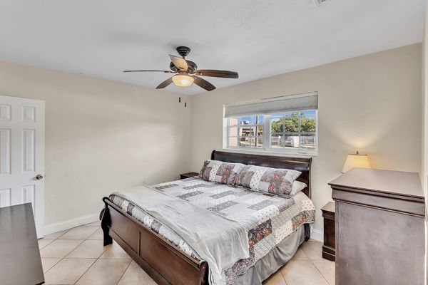Beautiful REASONABLE 4 Bed 3 Bath fully stocked Villa  