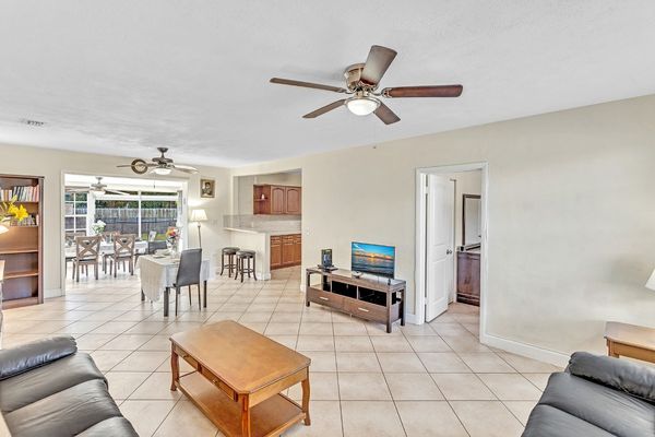 Beautiful REASONABLE 4 Bed 3 Bath fully stocked Villa  