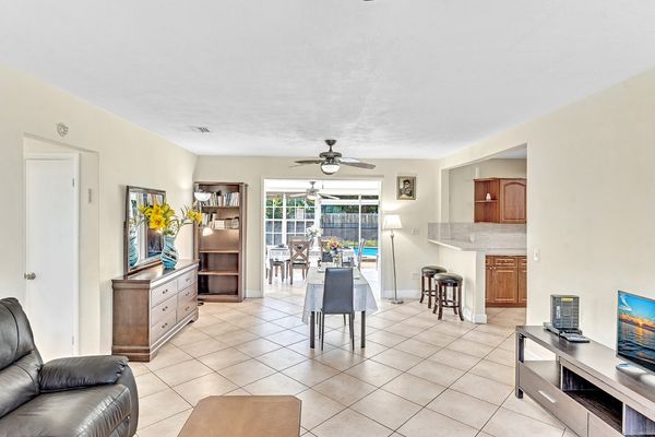 Beautiful REASONABLE 4 Bed 3 Bath fully stocked Villa  