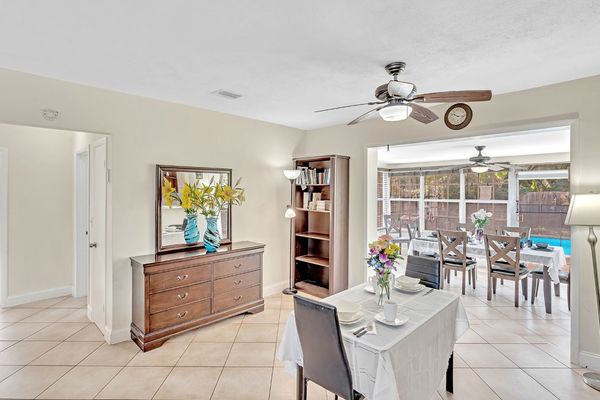 Beautiful REASONABLE 4 Bed 3 Bath fully stocked Villa  
