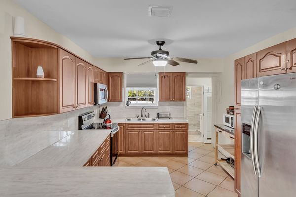 Beautiful REASONABLE 4 Bed 3 Bath fully stocked Villa  