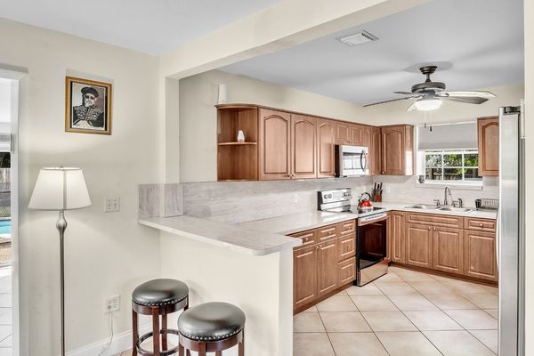 Beautiful REASONABLE 4 Bed 3 Bath fully stocked Villa  