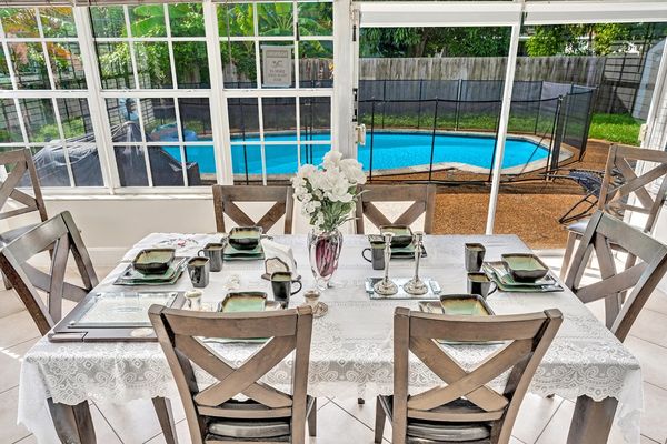 Beautiful REASONABLE 4 Bed 3 Bath fully stocked Villa  