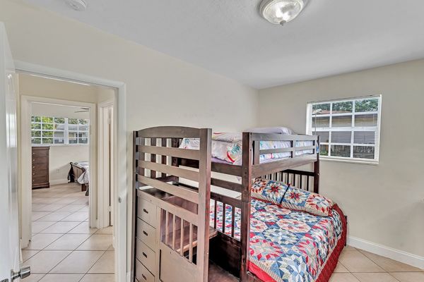 Beautiful REASONABLE 4 Bed 3 Bath fully stocked Villa  