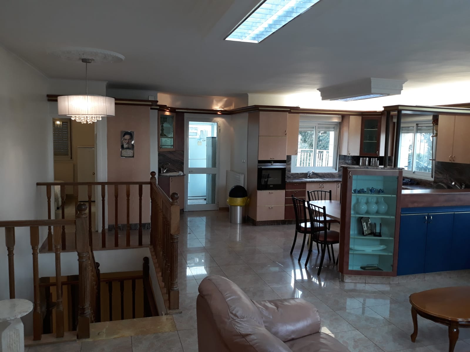 New on the market! Luxury 5 bedrooms on Minchas Yitzchok Street!