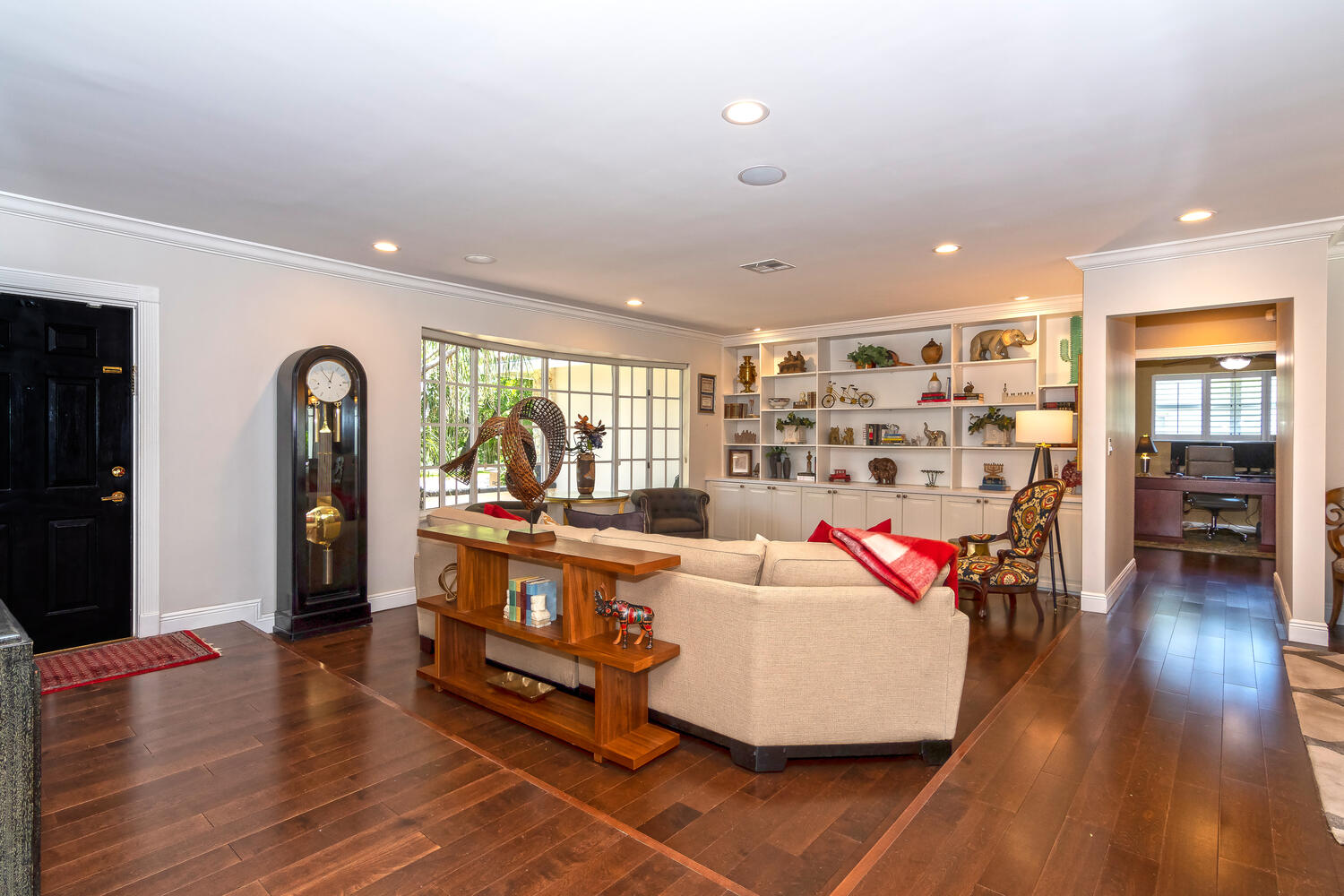 NEW updated completely Kosher Private Home in the beautiful Hollywood area