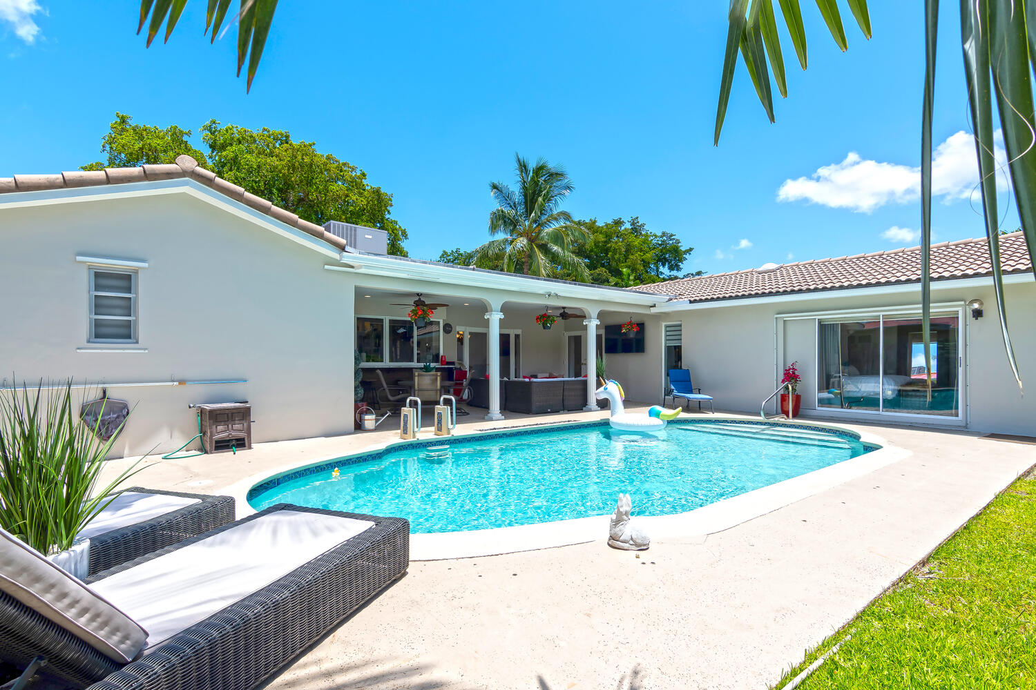 NEW updated completely Kosher Private Home in the beautiful Hollywood area