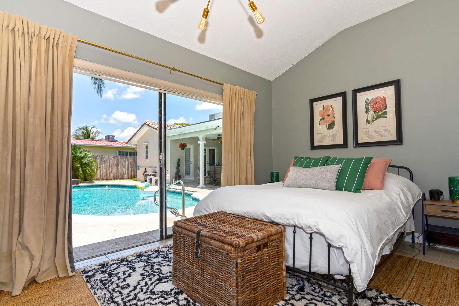 NEW updated completely Kosher Private Home in the beautiful Hollywood area