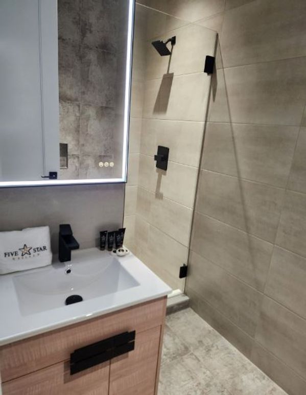 BOOK NOW FOR YOUR SHABBOS/MIDWEEK GETAWAY!  New luxury state of the art 17 Bedro