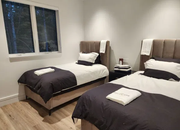 BOOK NOW FOR YOUR SHABBOS/MIDWEEK GETAWAY!  New luxury state of the art 17 Bedro