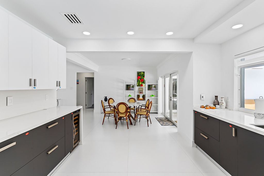 Modern Upscale 6-Bedroom villa with heated pool. Emerald Hills, Hollywood 