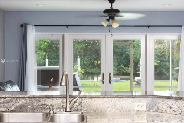 Charming Waterfront Private Glatt Kosher Home 