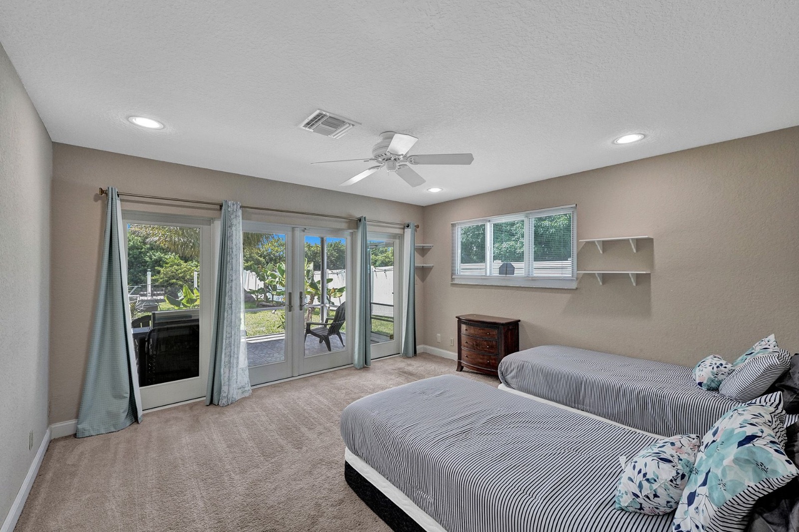Charming Waterfront Private Glatt Kosher Home 