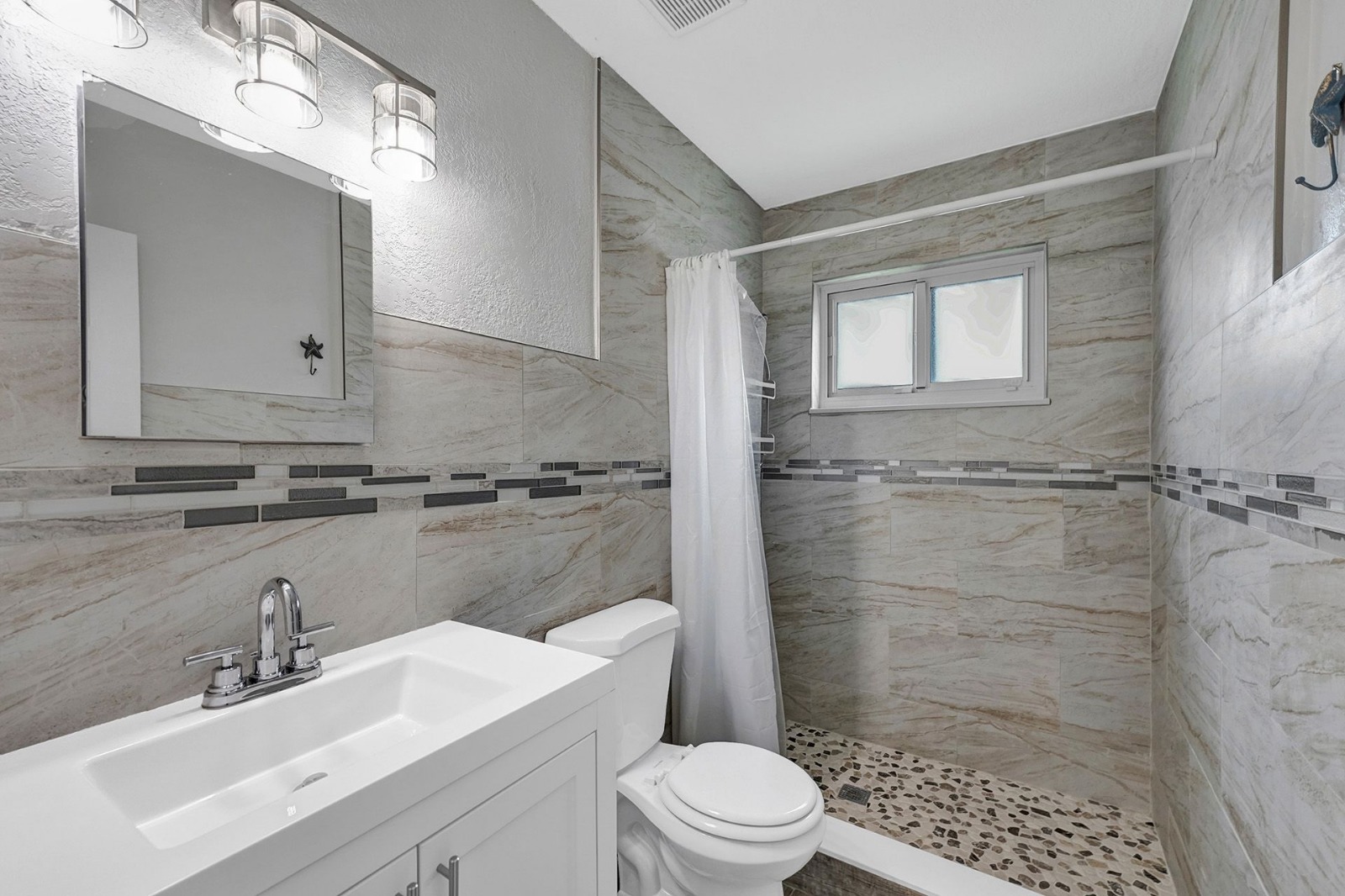 Charming Waterfront Private Glatt Kosher Home 