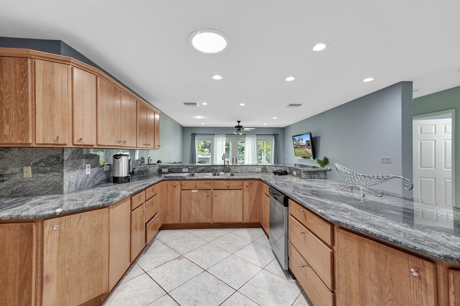 Charming Waterfront Private Glatt Kosher Home 