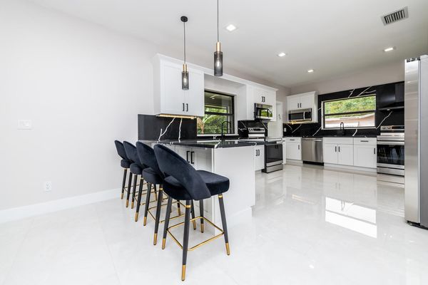 Luxury 5 bedroom home in Davie, Hollywood Florida with huge backyard and heated 