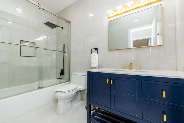 Luxury 5 bedroom home in Davie, Hollywood Florida with huge backyard and heated 