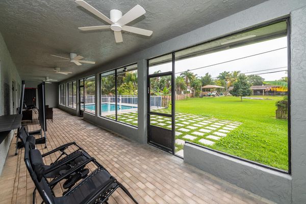 Luxury 5 bedroom home in Davie, Hollywood Florida with huge backyard and heated 