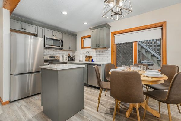Vermont 3 bedroom chalet - Rent all 6 for 60 people!