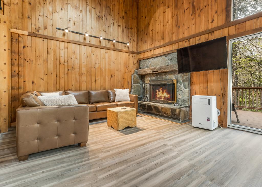 VERMONT 3++ bedroom, game rm sauna, loft - RENT ALL 6 AND BRING UR WHOLE FAM!