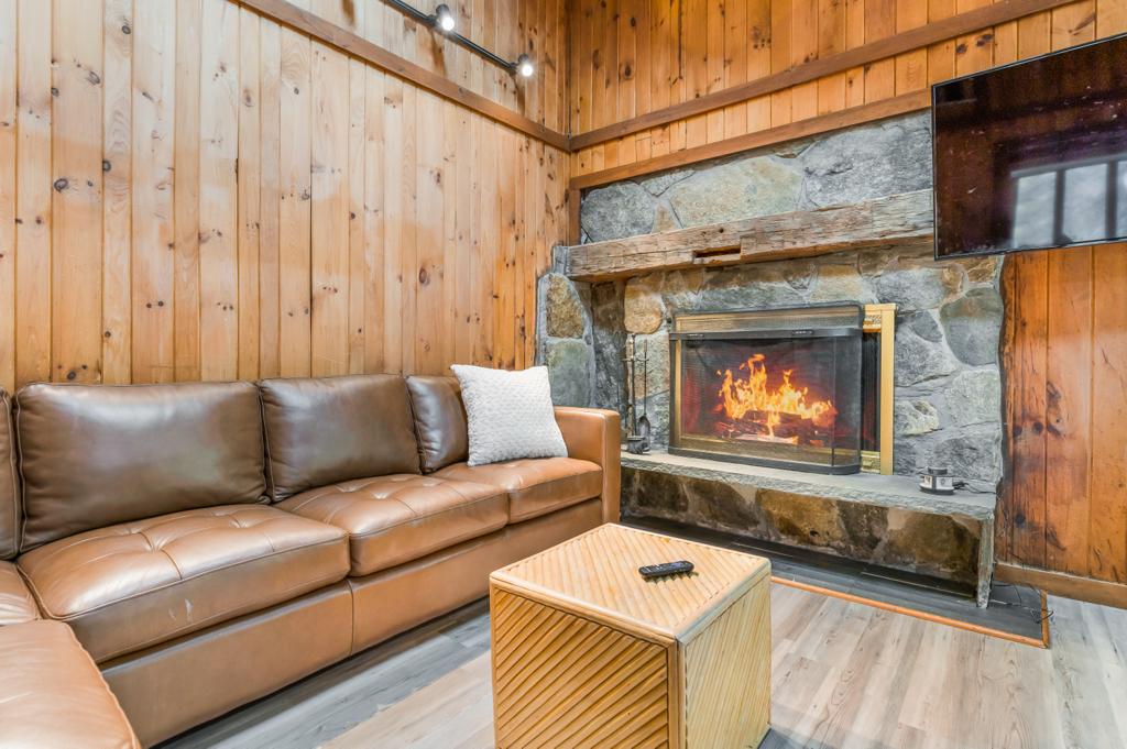 VERMONT 3++ bedroom, game rm sauna, loft - RENT ALL 6 AND BRING UR WHOLE FAM!