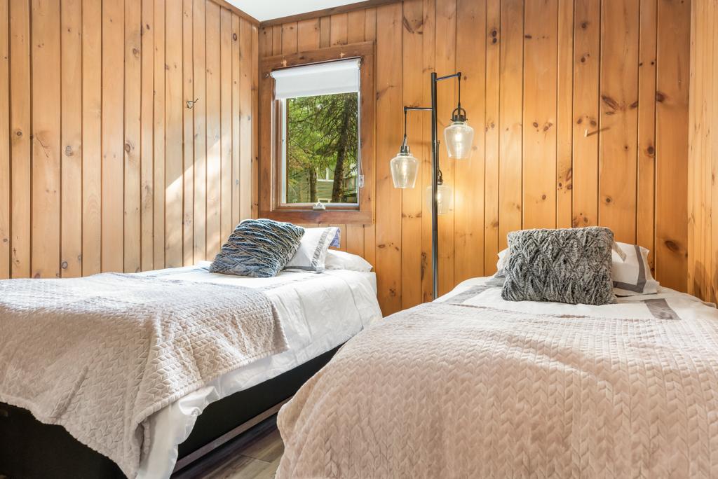 VERMONT 3++ bedroom, game rm sauna, loft - RENT ALL 6 AND BRING UR WHOLE FAM!