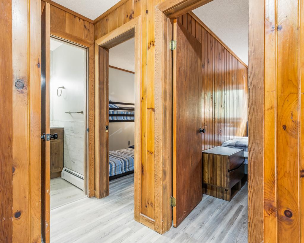 Mt. Snow Newly Renovated 3 Bedroom + Loft Chalet