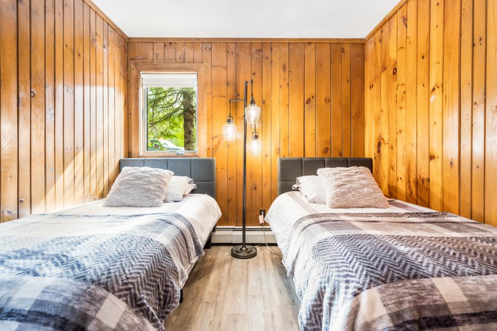 Mt. Snow Newly Renovated 3 Bedroom + Loft Chalet