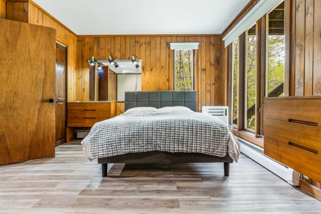 Mt. Snow Newly Renovated 3 Bedroom + Loft Chalet