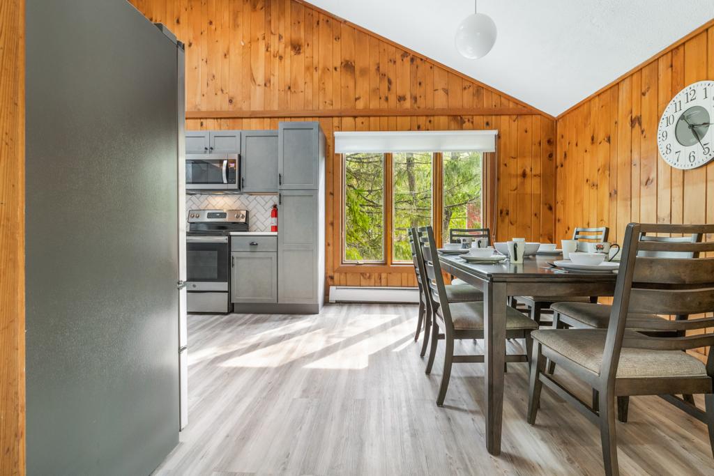 Mt. Snow Newly Renovated 3 Bedroom + Loft Chalet