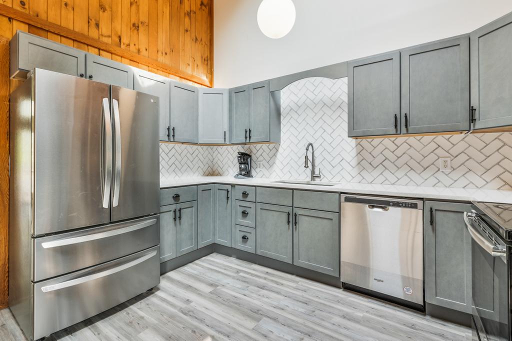 Mt. Snow Newly Renovated 3 Bedroom + Loft Chalet