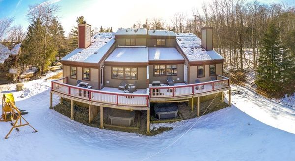 Mt. Snow, Huge, 4++ bedroom Beautiful chalet w hot tub & sauna