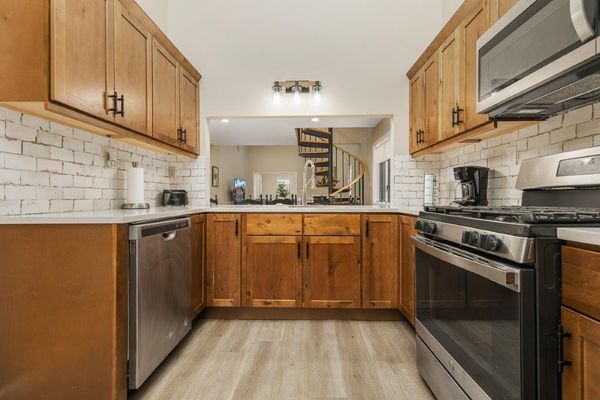 Mt. Snow, Huge, 4++ bedroom Beautiful chalet w hot tub & sauna