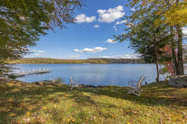 Lake House Breathtaking Villa with 6 BRs