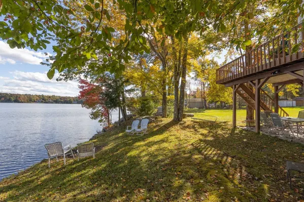 Lake House Breathtaking Villa with 6 BRs