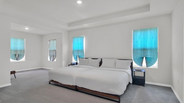 Luxury Kosher Lakefront Villa with Private Pool in Tampa