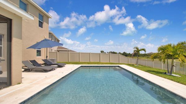 Luxury Kosher Lakefront Villa with Private Pool in Tampa