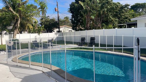 SunScape Villa, Brand New Modern 3 Bedroom House With Private Heated Pool