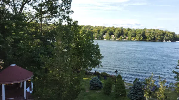 Ador Lago Mansion                *Midwinter Deal *Boats, Kayak *   *Pool   * Sauna    *Jacuzzi